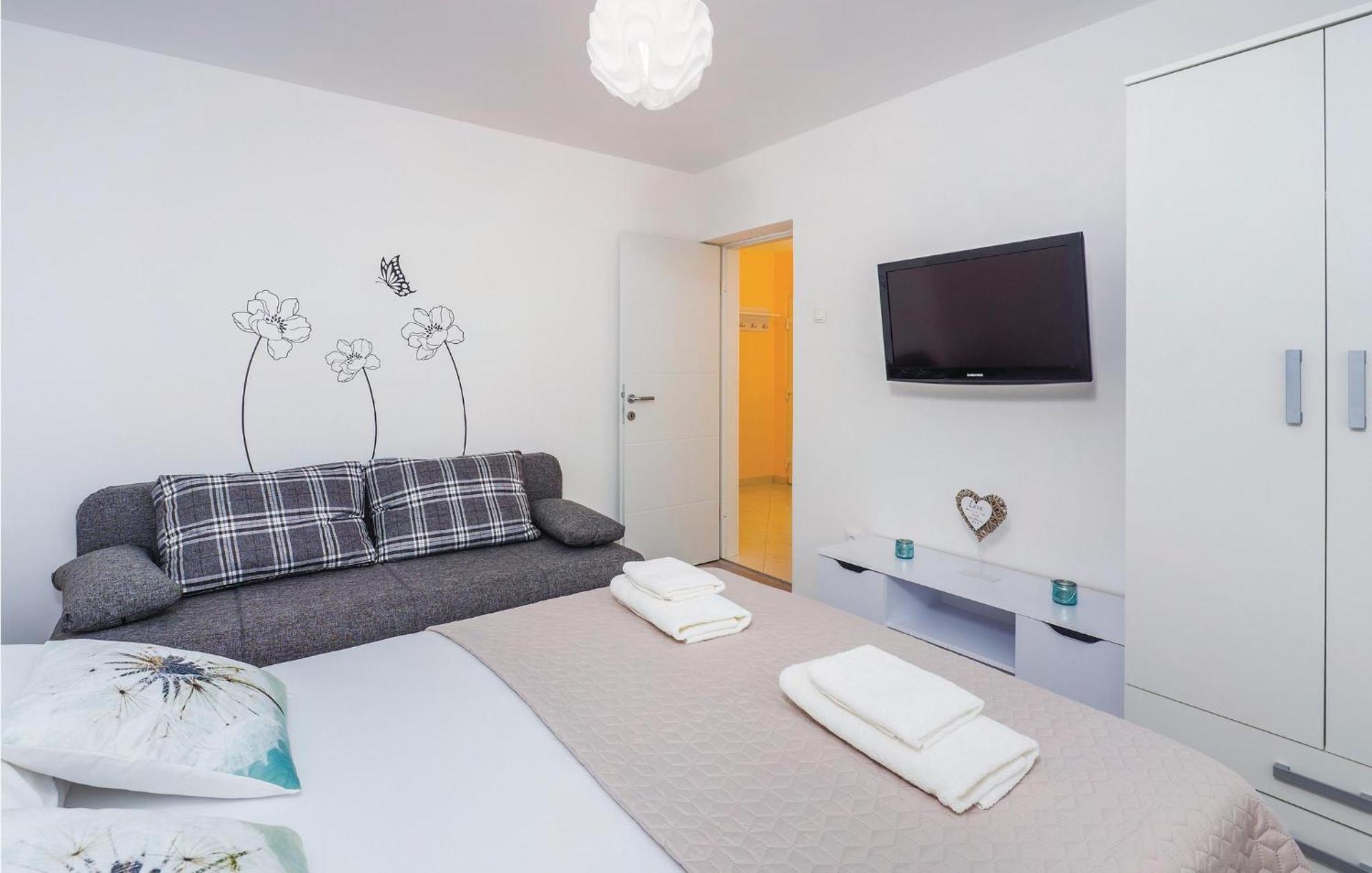 1 Bedroom Gorgeous In Apartamento
